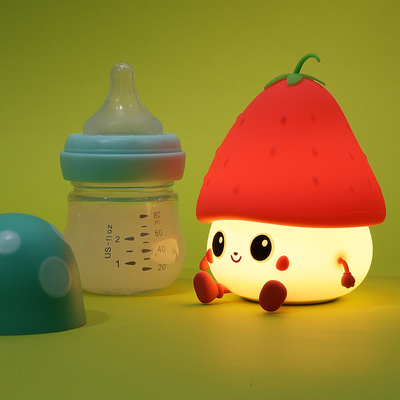 Cahaya Malam Untuk Anak-anak Silikon Cute Nursery Strawberry Lamp Untuk Bayi Dan Toddler Kawaii Lampu Timer Di samping Tempat Tidur Untuk Kamar Anak