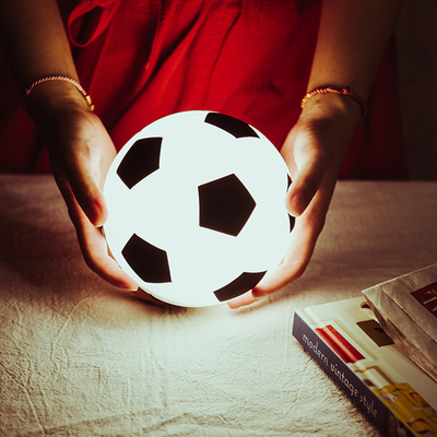 Harga yang bagus Lampu Malam Sepak Bola Lampu Sepak Bola Lampu Untuk Anak-anak Kamar 16 Warna Baterai Dioperasikan LED Kamar Isi Ulang Lampu Malam Perawat on line