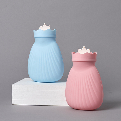 Harga yang bagus Botol Air Panas Silikon Bebas BPA 2L untuk Penghilang Sakit Sendi Desain Klasik on line